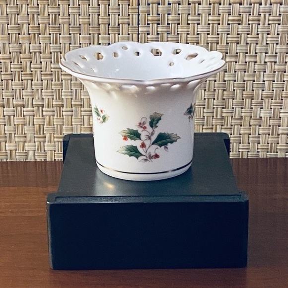Royal Limited Other - 🎄Royal Limited Holly Holiday Votive Holder